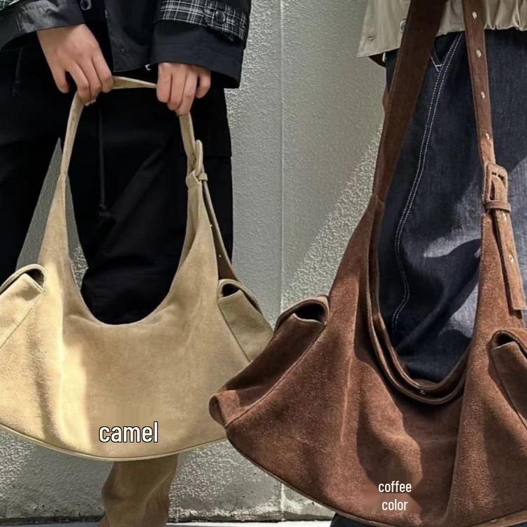 Evropská a americká trendy unisex semišová taška crossbody - Velká kapacita, korejský niche design.