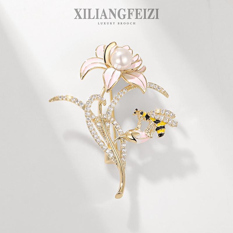 Bo Xin Yun Elegant Peony Pearl & Zircon Bee Brooch
