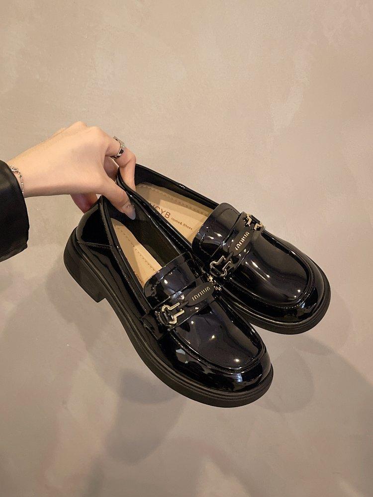 

Fashion-forward, comfortable and convenient, beautiful new starting point Middle heel (3-5cm) horseshoe and round head P 35