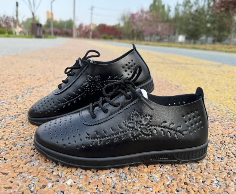 Neue DamenSchuhe Lochmuster atmungsaktive Lederschuhe sind bequem und kühl im Sommer, Damen Ein-Pedal Mutter Schuhe sind lässig und vielseitig
