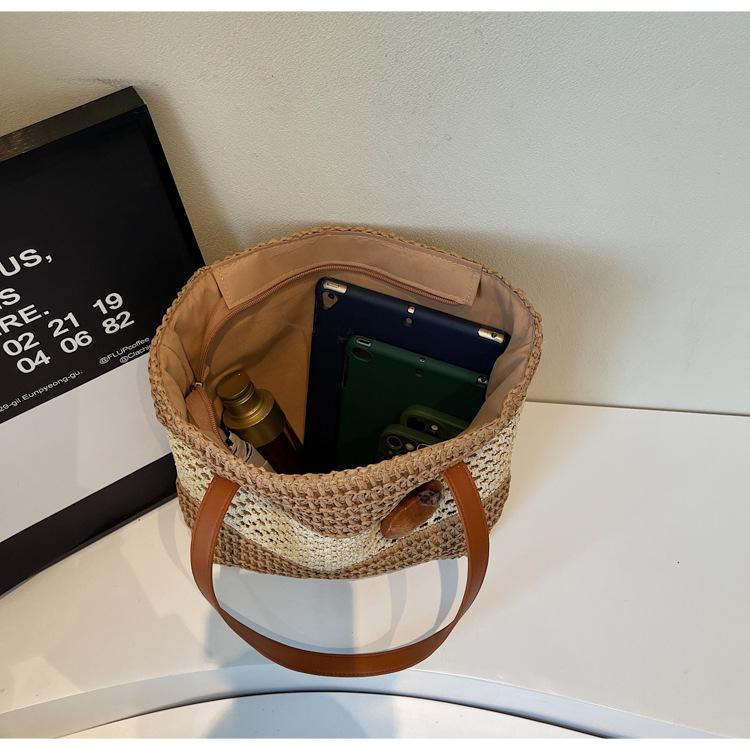 Holiday Wind Beach Straw Bag Women's Summer New Hollow Woven Bag Large Capacity Commuter Shoulder Armpit Bag