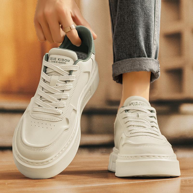 Herbst und Winter neue Arbeit Freizeit vielseitig dicksohlige erhöhende Herren-Board-Schuhe täglich Outdoor-Sport weiße Schuhe Herrenschuhe