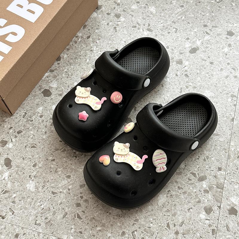 Cute Cartoon Hole Shoes Women's 2025 Summer New Stepping On Shit Soft-soled Sandals Women's Slippers Summer Wear Beach Shoes