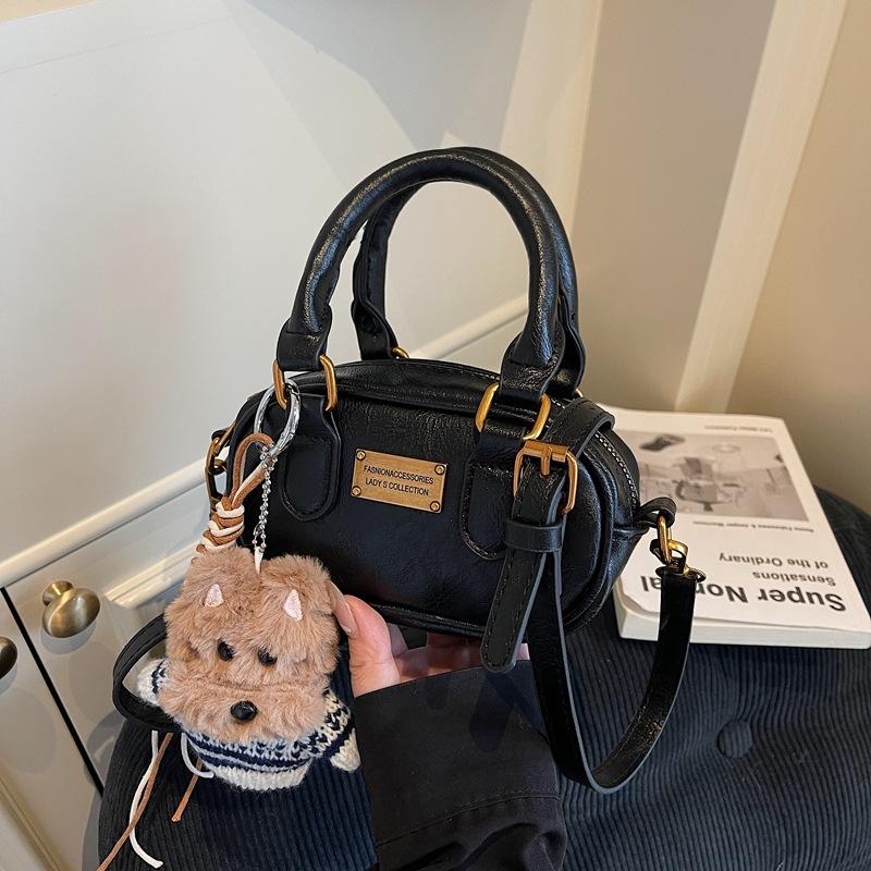 Retro Matte Small Bag Women's 2025 New Fashion Versatile Messenger Bag Autumn and Winter Popular Handbag Small Square Bag