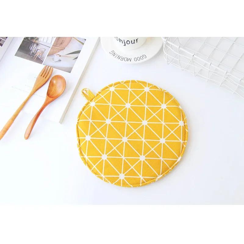 1 Piece Fashion Nordic Cute Cotton Non - Slip Yellow Gray Kitchen Cooking Baking BBQ Potholders Oven Mitts Microwave Gloves