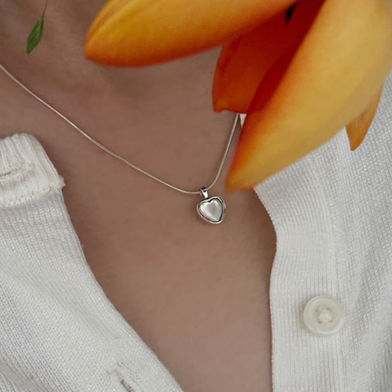 Melliv Silver Heart Mother-of-Pearl Pendant Necklace_mvn07
