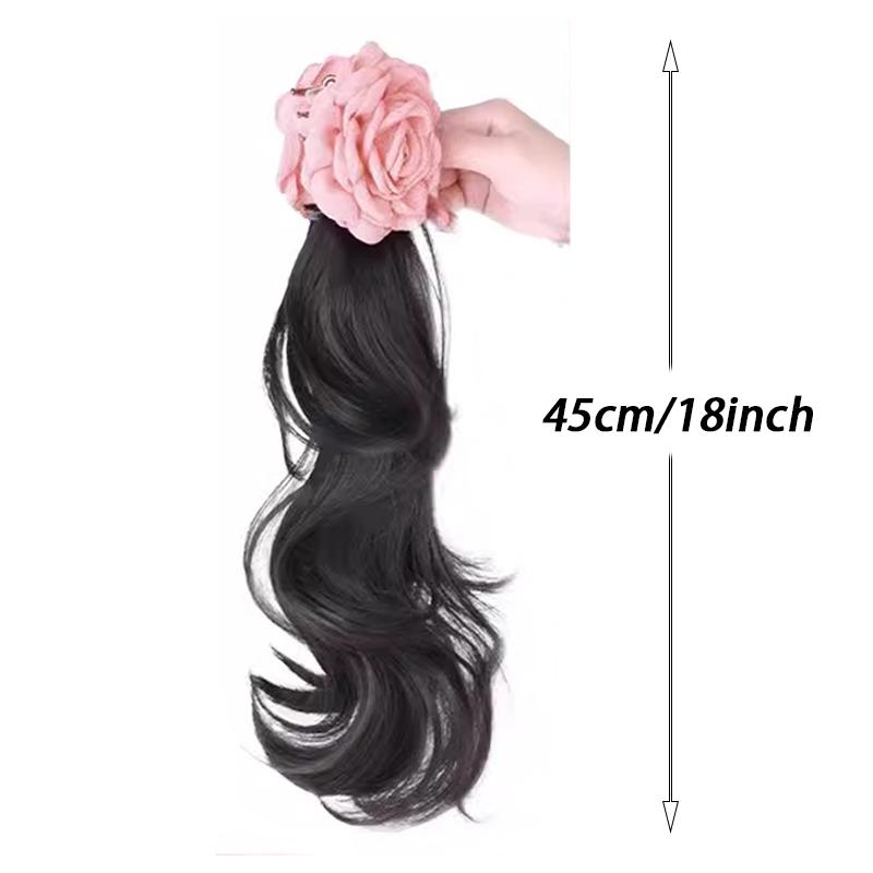 Paruka s culíkem a růžovým úchopem ve tvaru růže a stočenou stranou. Culík je přirozeně roztomilý a neviditelný cop.