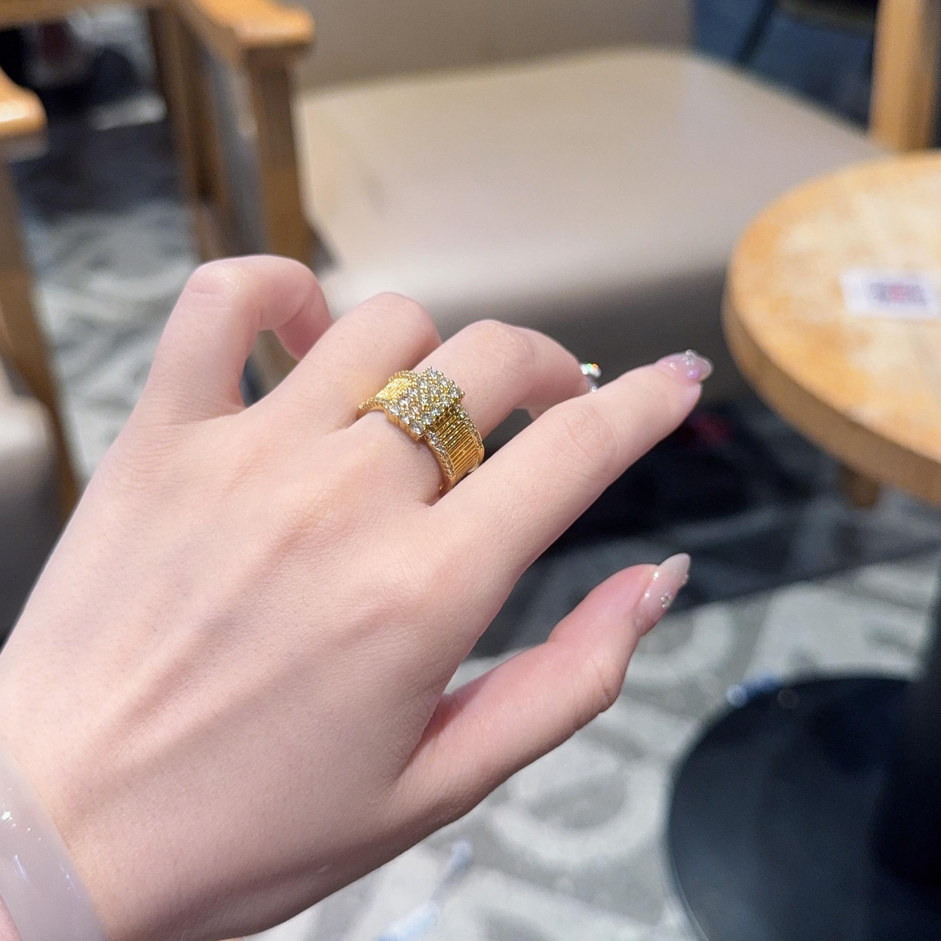 

Light Luxury French Retro Classicism High-Grade Fence Diamond Ring, Unique Design Sense Exquisite Index Finger Ring Opening adjustable