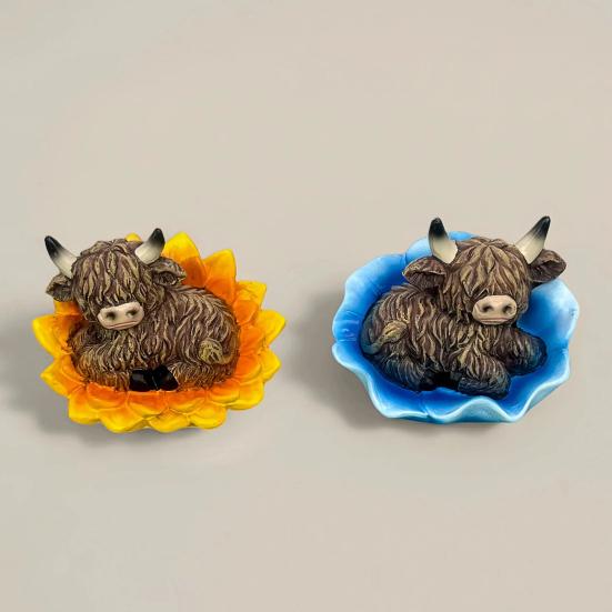 Flower Highland Cow Figurine Cute Spring Highland Cow Statue in Flower Base Resin Farmhouse Desk Decoration for Home Garden Kitchen Office