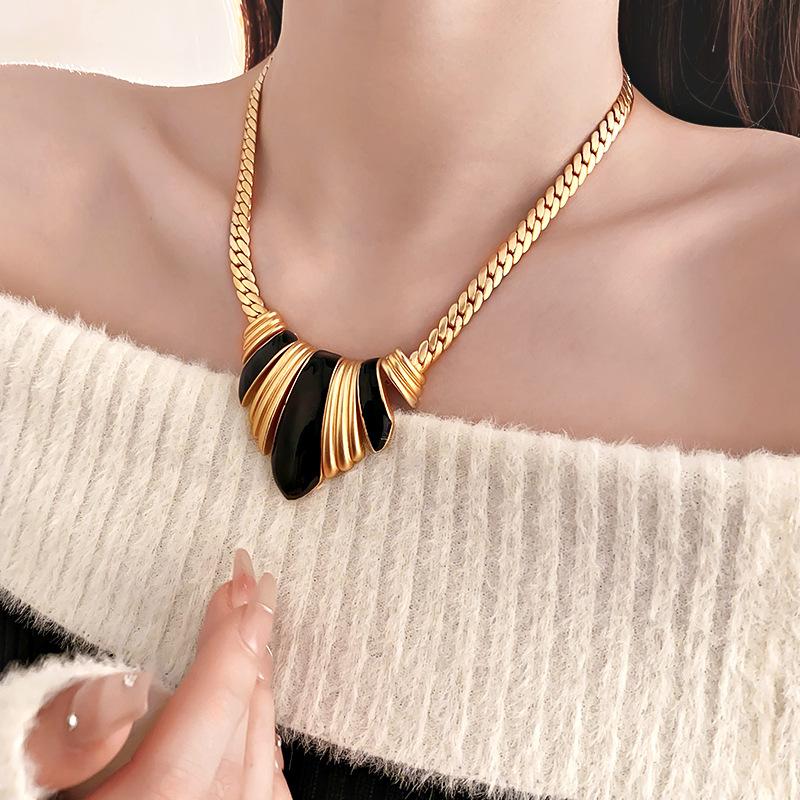 Women French Vintage Drop Oil Geometric Necklace Irregular Earring Jewelry Accessories