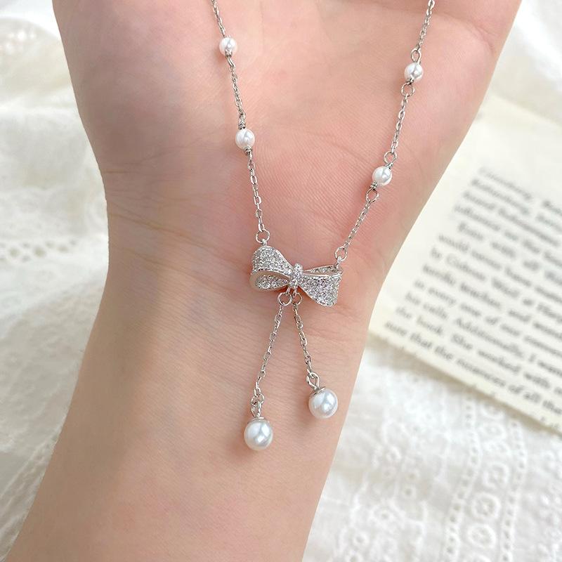 Collier de perles de luxe léger avec nœud papillon pour la conception des minorités féminines, chaîne de clavicule élégante et élégante