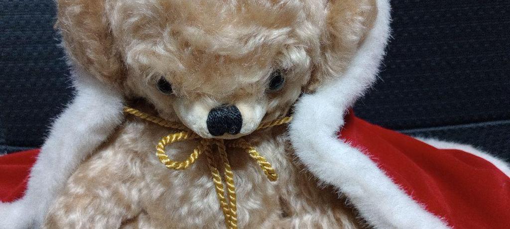 [USED] Merrythought Teddy Bear (crimson cloak with gold embroidery)