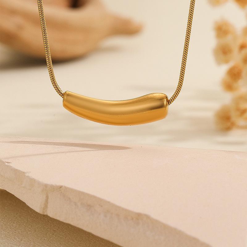 2024 Minimalist Hip Hop Necklace: Eggplant & Chili Pendants on Luxury Snake Bone Clavicle Chain