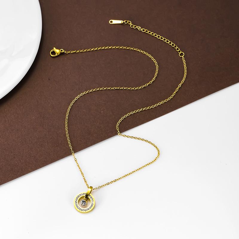 Zircon Pendant Titanium Steel Clavicle Necklace for Women - French Celebrity Style, Trendy Light Luxury with Rhinestone Inlaid Design.