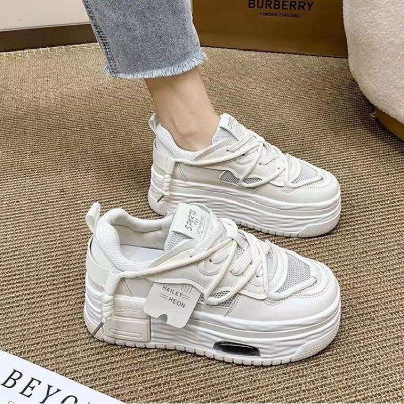 

Супер огонь Европейская станция маленькие белые туфли женские 2025 осенние модели летние сетчатые дышащие толстые подошвы универсальные увеличение высоты повседневные женские б 35 белый