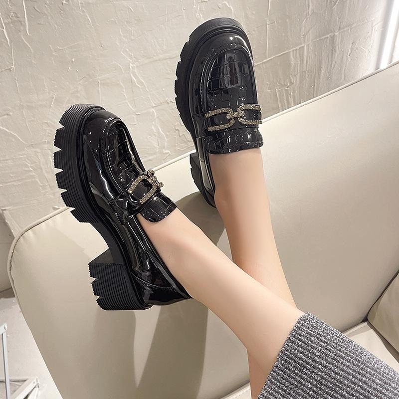 Platform loafers women's autumn 2025 new commuter shoes black one-pedal small leather shoes round head patent leather single shoes