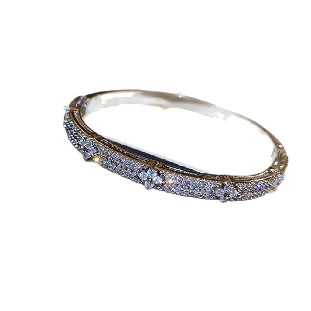 Four-leaf Clover Micro-paved Zircon Bracelet, Fashionable and Light Luxury High-end Jewelry for Women