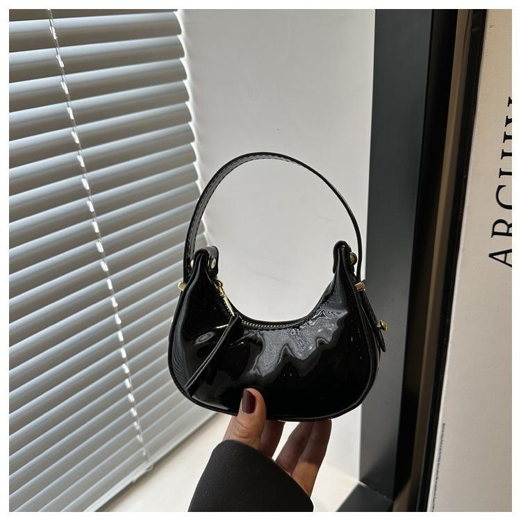 Niche design fashionable and cute ins mini bag female foreign style 2025 new portable crescent bag