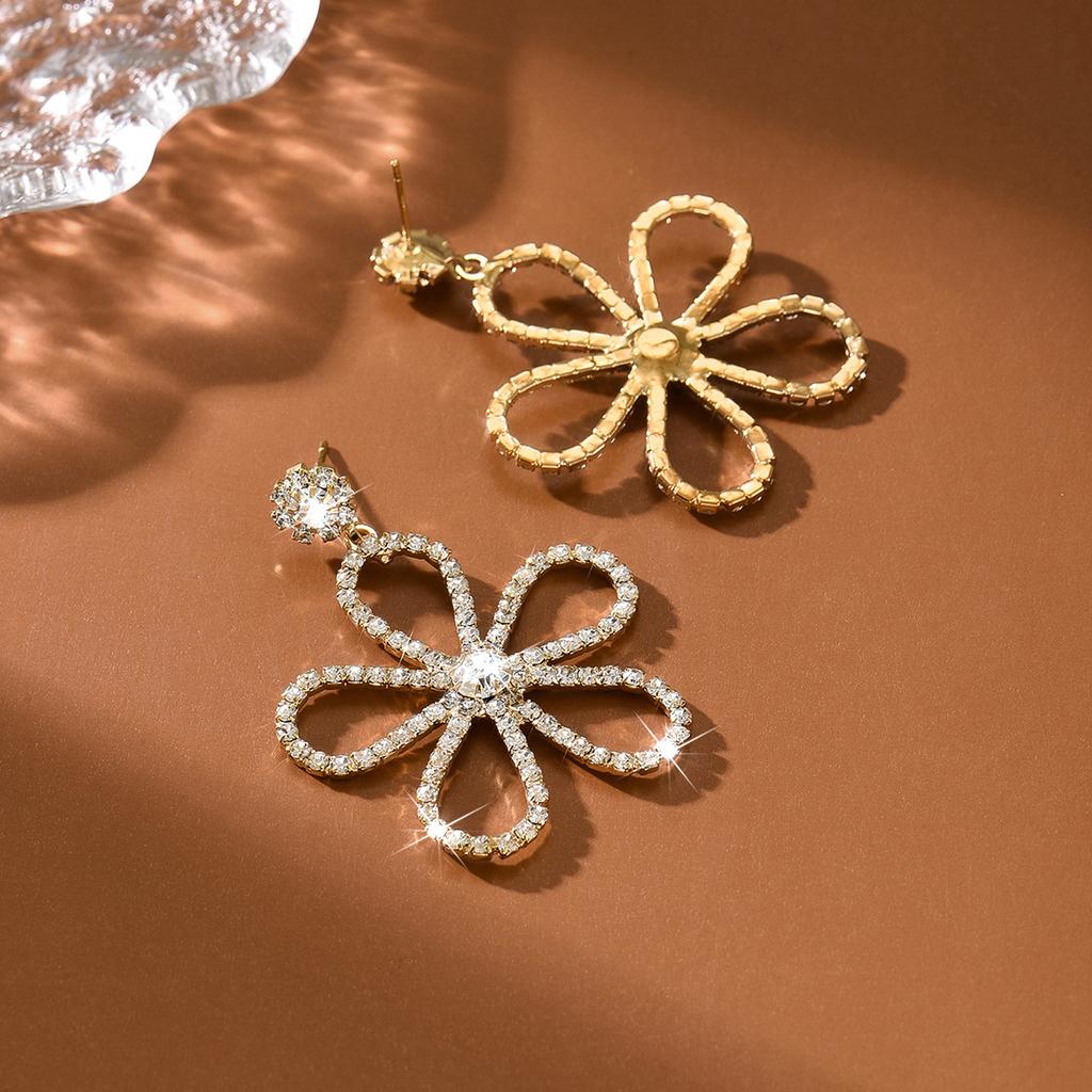 Full diamond trendy sweet and cute hollow out high-quality flower earrings and earrings with accessories