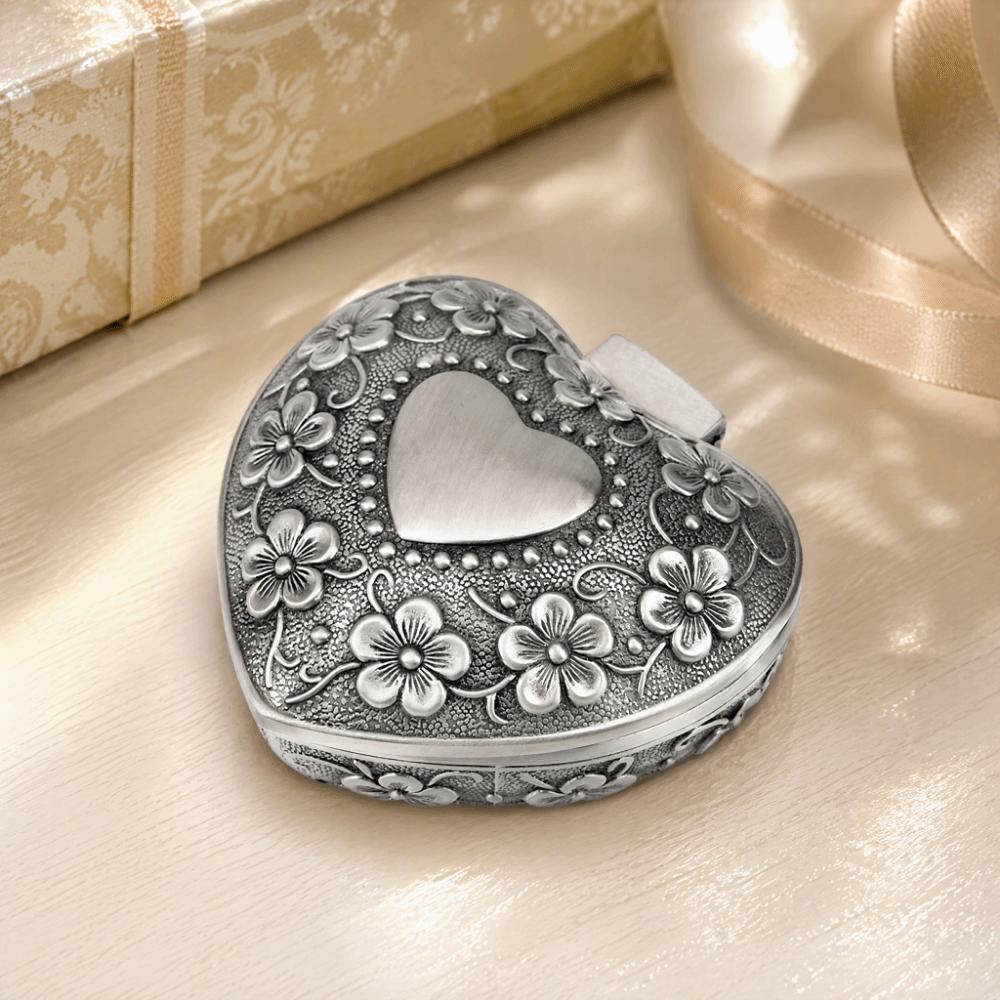 Carved Flower Metal Jewelry Box Metal Construction Heart Jewelry Box For Earring