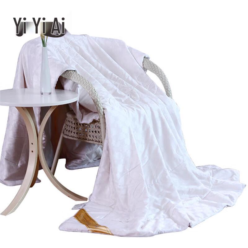 

Yiyiai Four Seasons Mulberry Silk Quilt