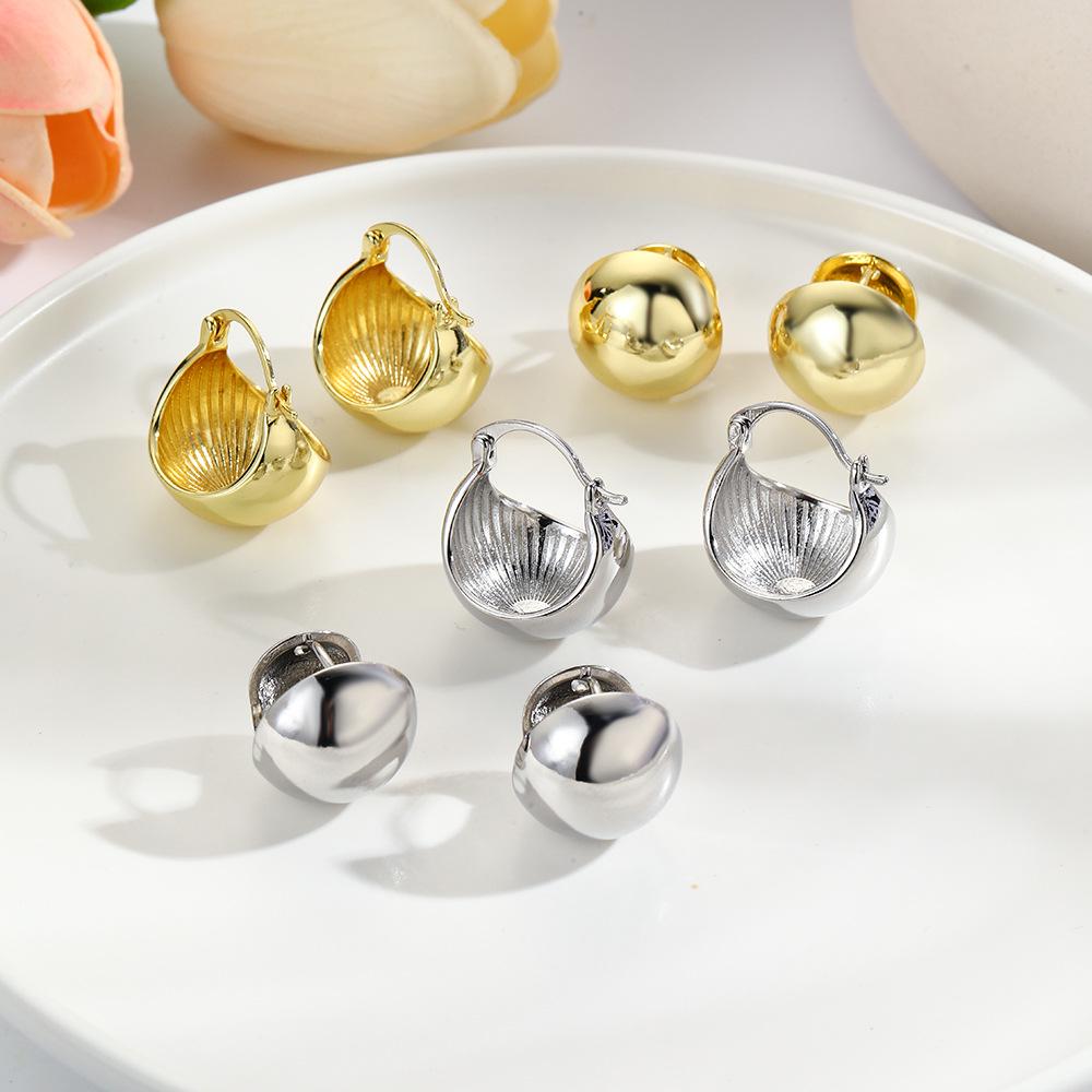 

Elegant Geometric Polished Hoop Earrings - Minimalist & Versatile Design for Women