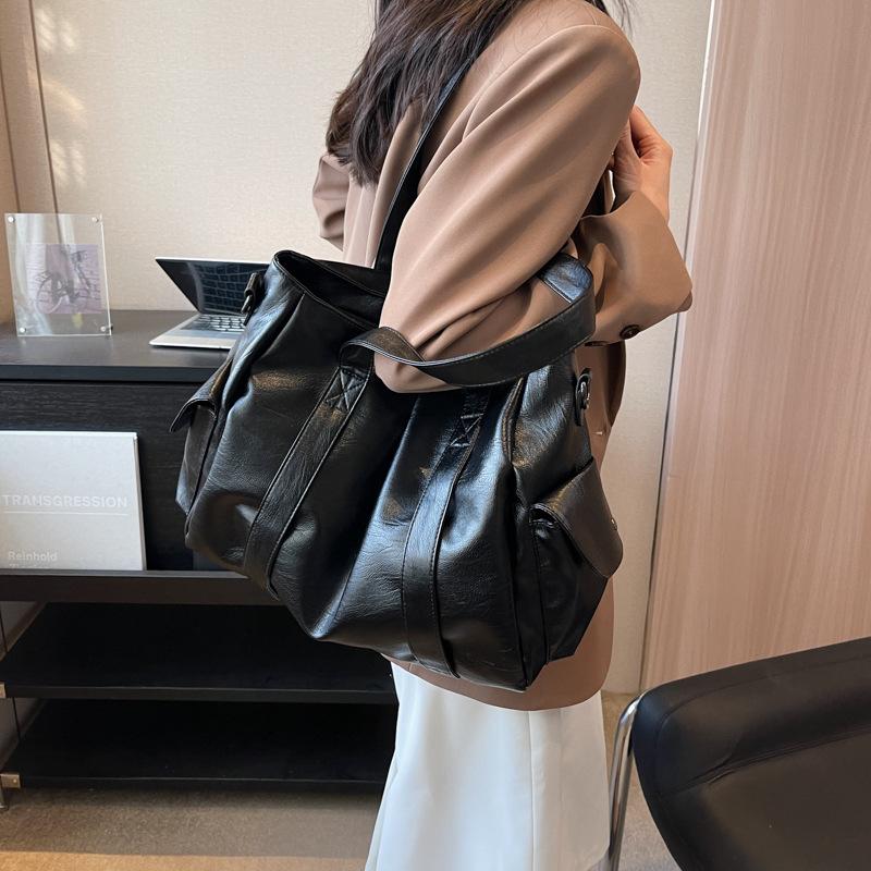Fashion Shoulder Bag for Daily Commuting, Large Capacity Tote, Cross-body Style, Soft Leather Bag for Europe and America, Suitable for Travel