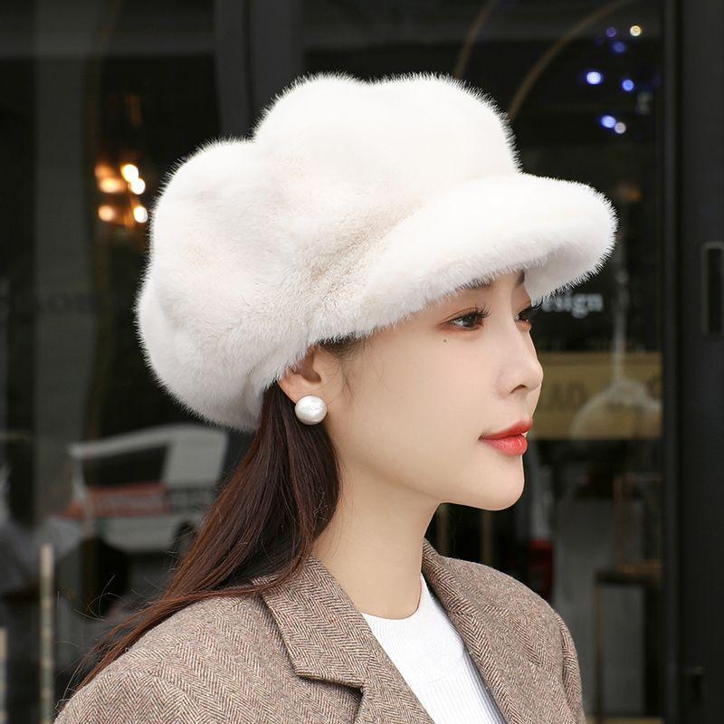 Elegante Faux Fur Baret voor Dames - Winterwarmte met Verstelbare Metalen Sluiting, Chic Imitatie Nerts Design, Perfect voor Kerstuitjes