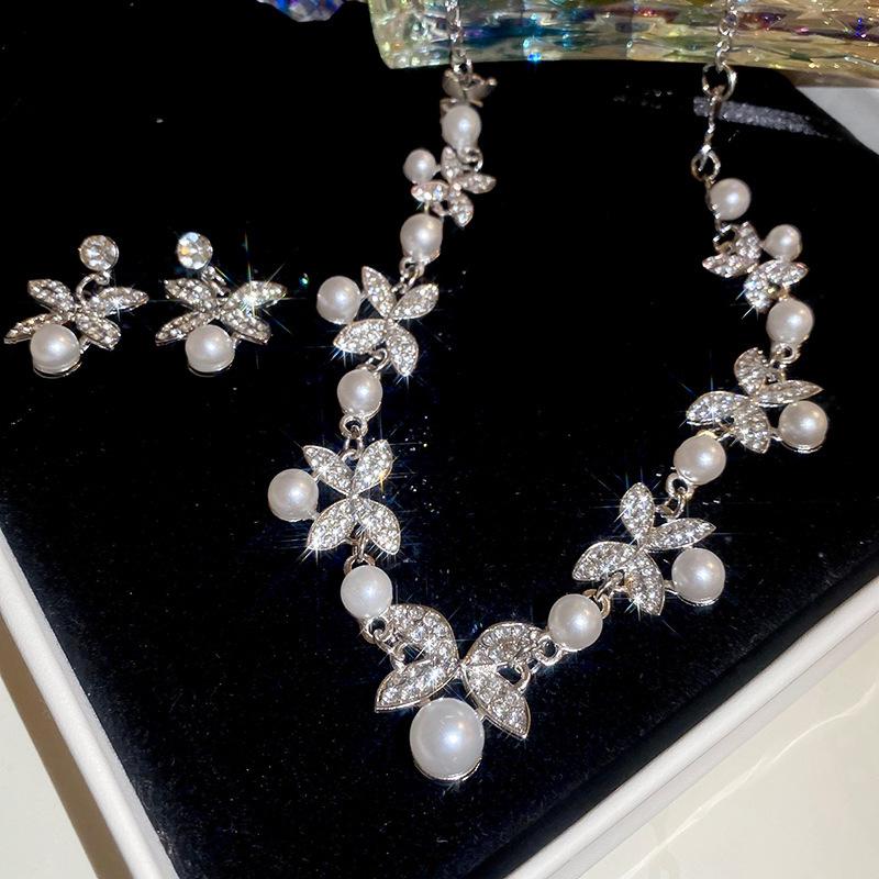 

High-End 2-Piece Rhinestone Butterfly & Pearl Stud Earrings and Necklace Set