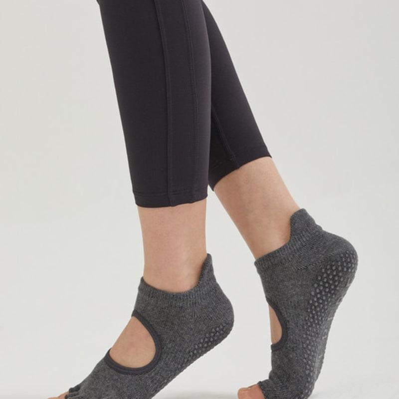 

РЕПЕР САША: Носки с пальцами Саша (4 цвета) BLACK