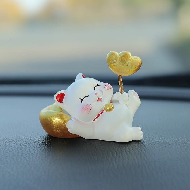 Tradycyjny Kot Maneki-neko Dekoracja Samochodowa Z Żywicznymi Sztabkami Fortuny I Kołyszącym Wzorem Dla Błogosławieństw Bogactwa