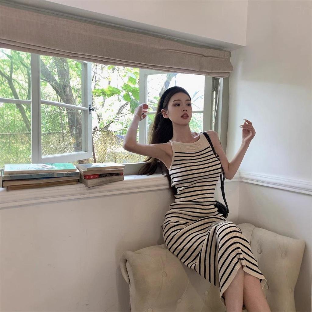 Hongkong Spicy Girl Gestricktes Gestreiftes Ärmelloses Slim Fit Midilanges Sommerkleid