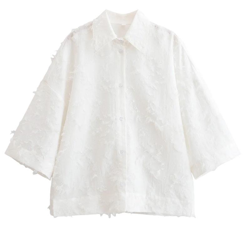 Damski biały zestaw koszuli z frędzlami i piórami oraz spódnicy midi z wysokim stanem