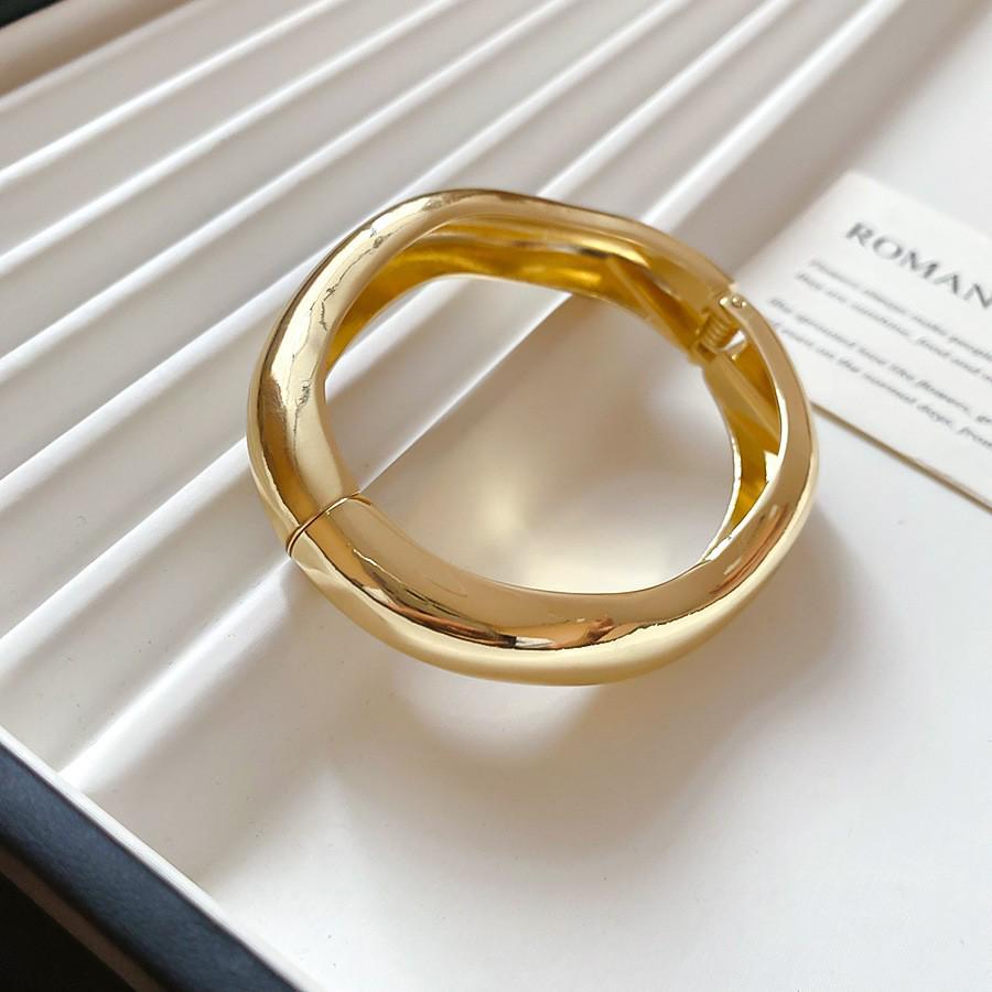 European-American Geometric Metallic Open Bangle: Simple, Versatile, Niche Design Bracelet