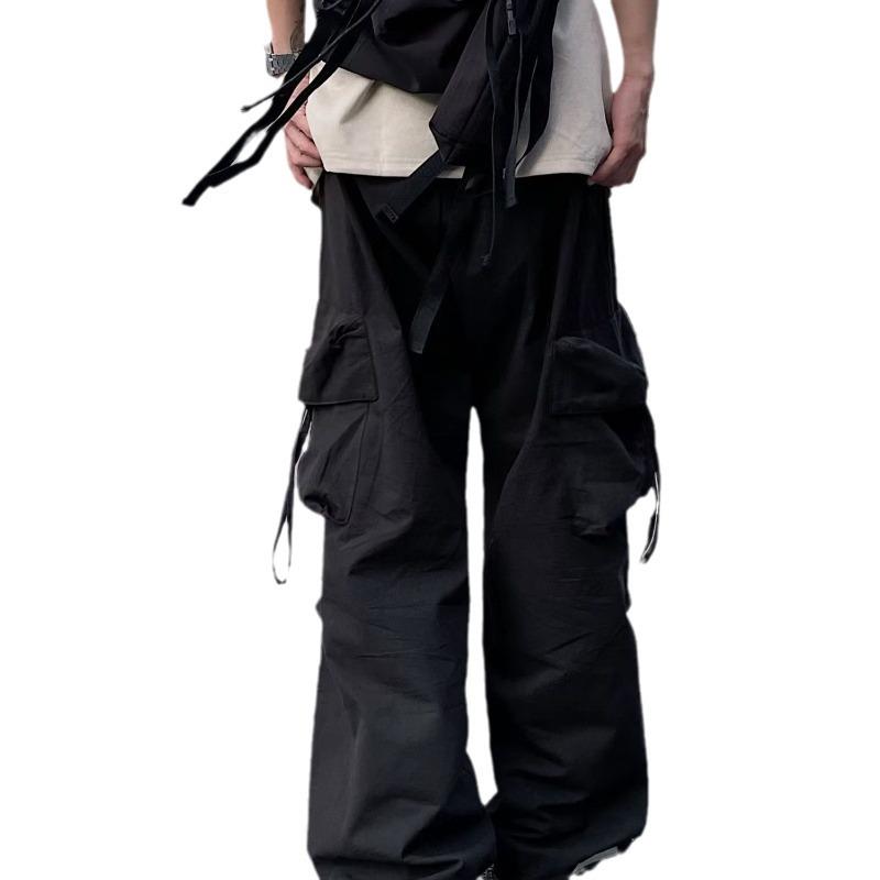 Trendige Herrenhose mit mehreren Taschen und weitem Bein im Loose-Fit