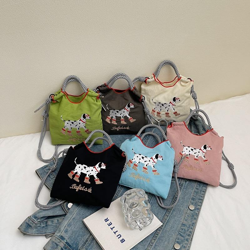 Fashion high-value bag women's new textured embroidered portable nylon mobile phone bag cartoon shoulder messenger bag