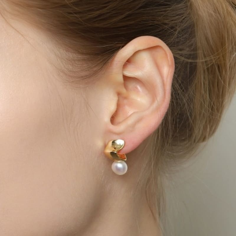 

ozel Fresh Water Pearl Curved Earrings PB126E Silver
