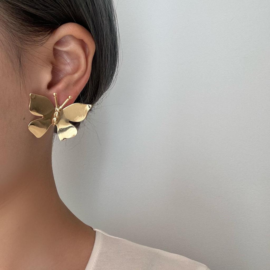 Niche Retro Butterfly Wing Earrings for Women - Fashionable & Elegant Design