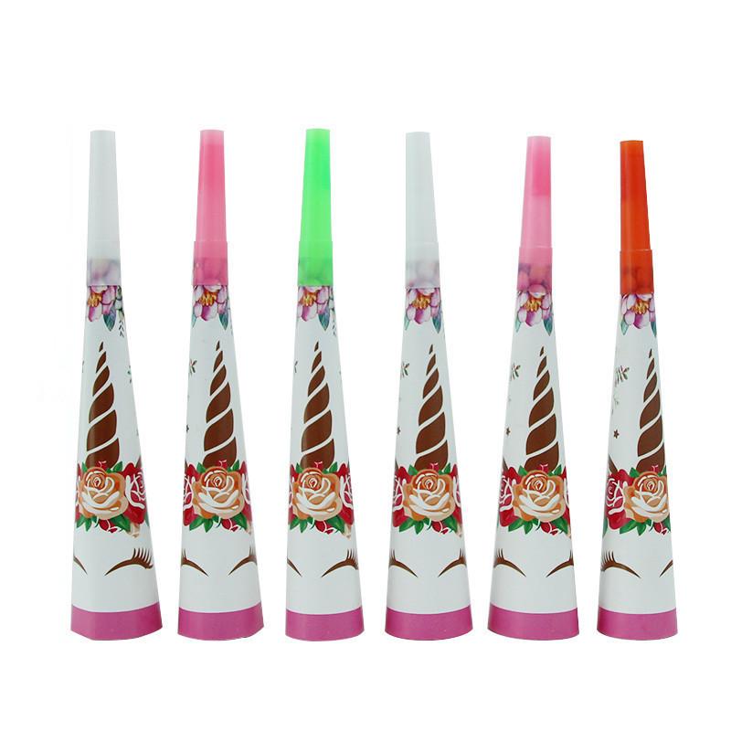 

Набір для вечірки з єдинорогами: Рожеві паперові тарілки, серветки, столові прибори та скатертина для дитячого дня народження.