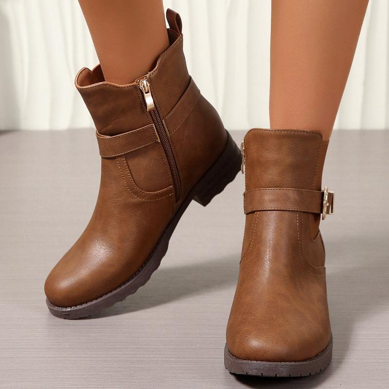 Novas Botas de Cano Curto Populares com Fivela Retro e Tira para Mulheres Salto Baixo Plataforma Marrom Botas de Couro Femininas Outono Zíper Lateral Botas Curtas