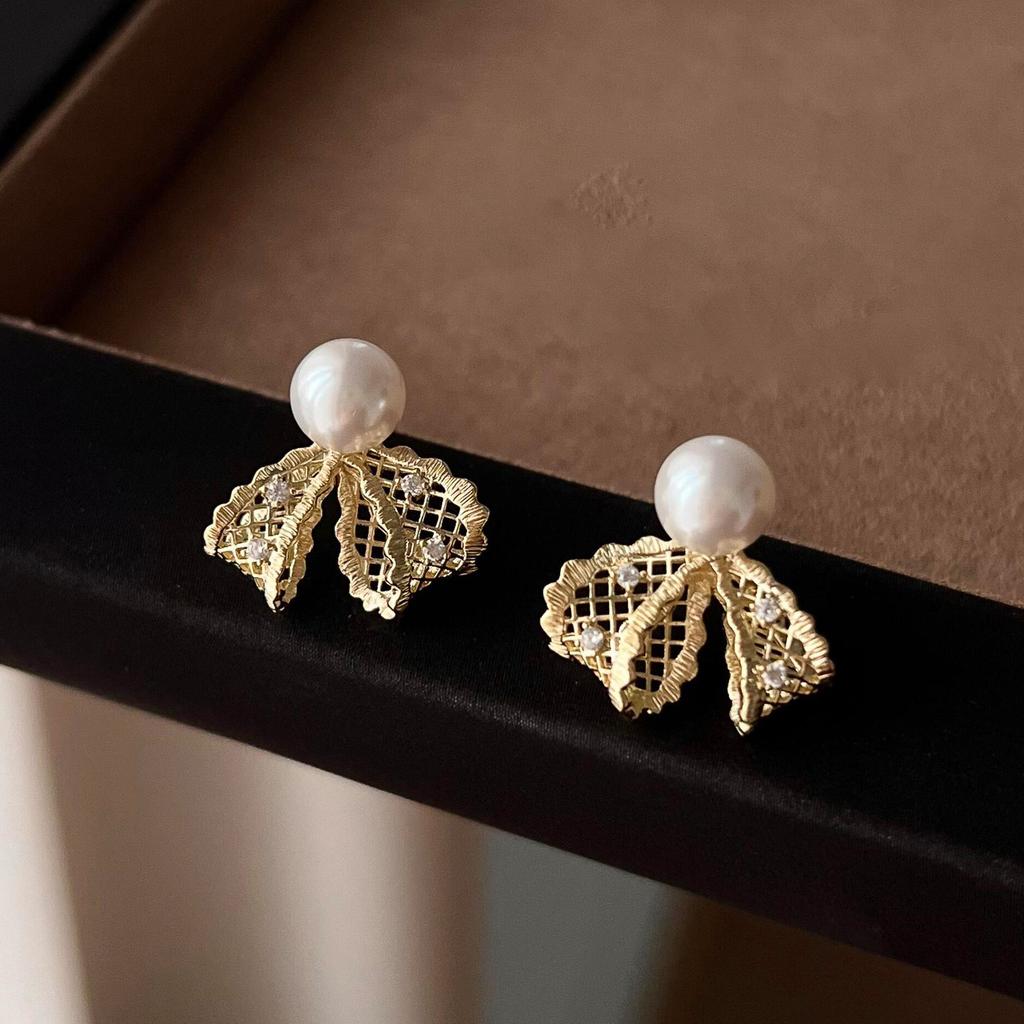 Light luxury and elegant lace ribbon hollow out bowknot pearl earrings for women unique high-end earings stud jewelry gifts