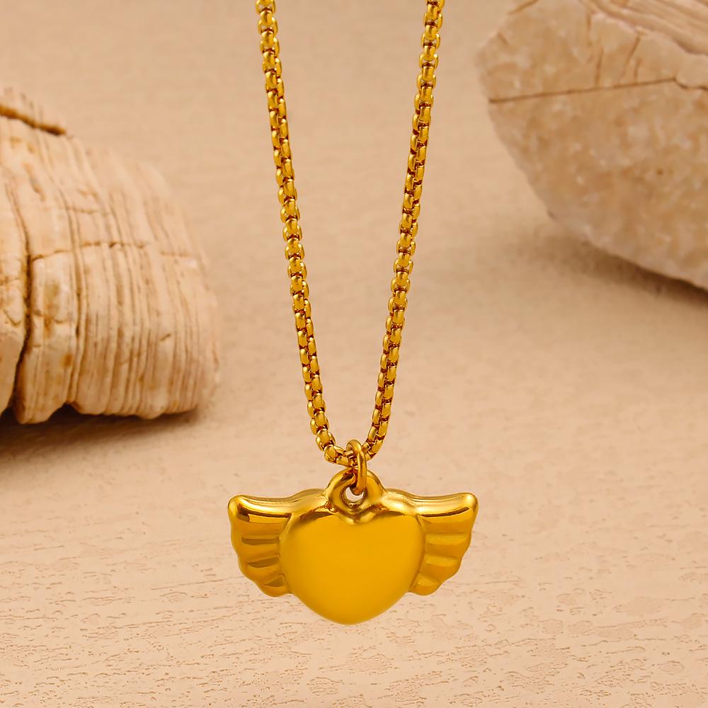 Korean Wing Heart Pendant Necklace, 18K Gold Stainless Steel Clavicle Chain, Trendy Internet Celebrity Style Jewelry