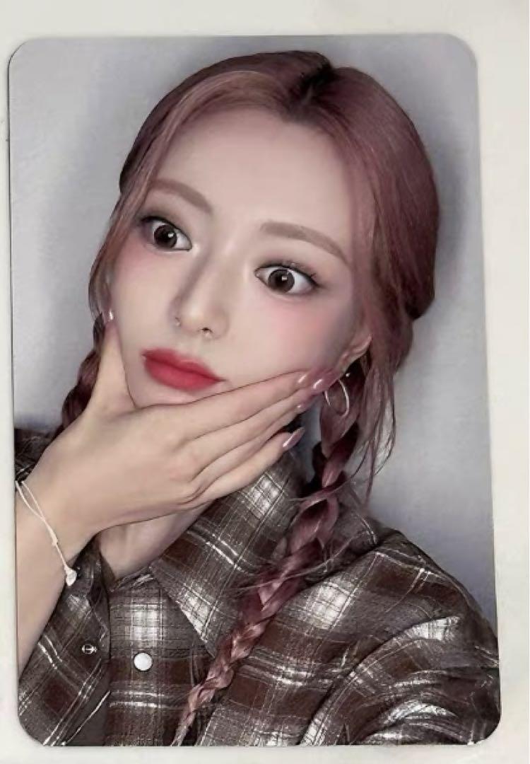 

[USED] ITZY Yuna GWBG Makestar Autograph Session Winners Limited Edition (80) Trading Card