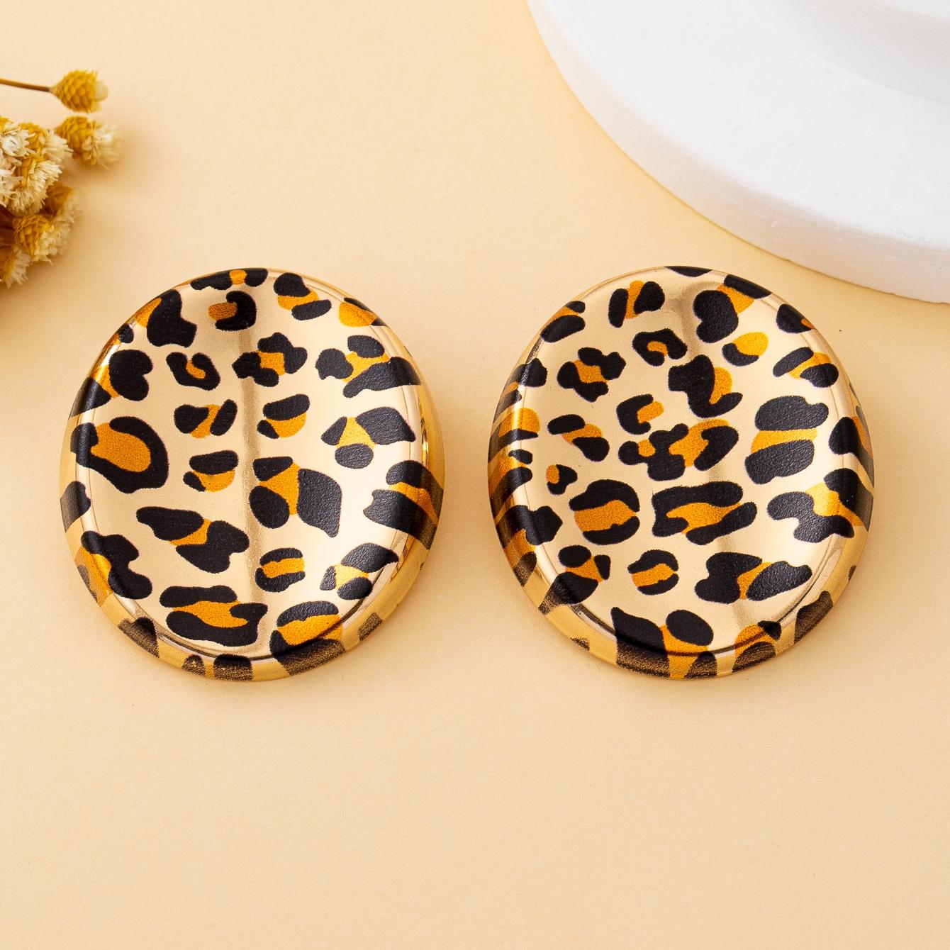 

A Pair of Women s Earrings, Sexy Geometric Leopard Print Earrings, Suitable for Autumn and Winter Wear