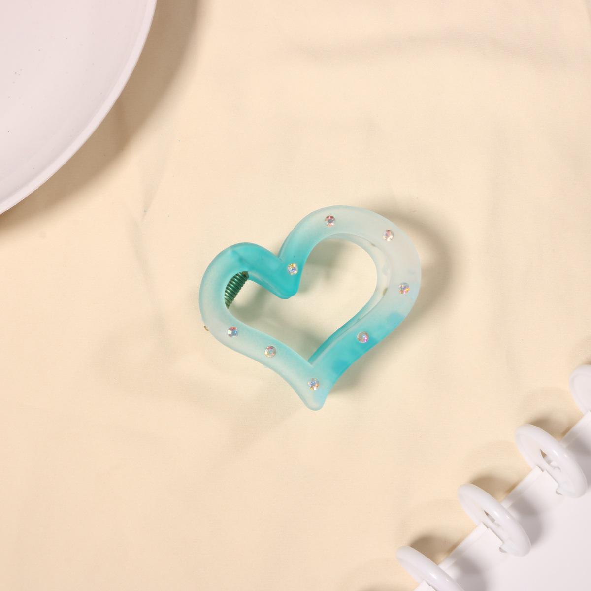 

Korean Creative Heart Claw Clip for Sweet Girl Influencer Updo - Versatile Hairpin Accessory