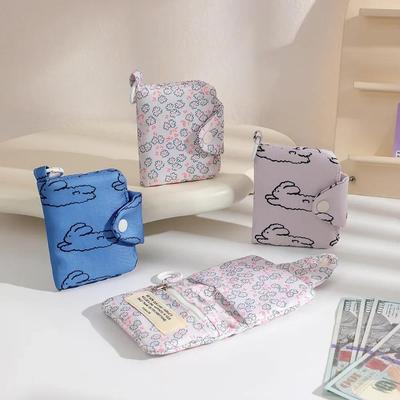 Monedero de múltiples capas con diseño de conejo y flores, bonito y sencillo, para estudiantes, para guardar tarjetas, auriculares, cables de datos, mochila con colgante