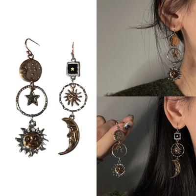Eleganti Orecchini Pendenti a Girasole Asimmetrici con Pendenti a Sole e Luna Accessori Gioielli per Appassionati di Moda