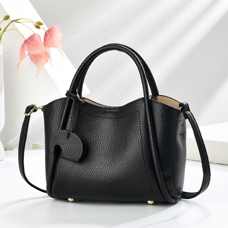 

Solid Color Elephant Pendant Handbag, New Soft Leather Versatile Women s Shoulder Bag, Crossbody Bag, Bucket Bag чёрный