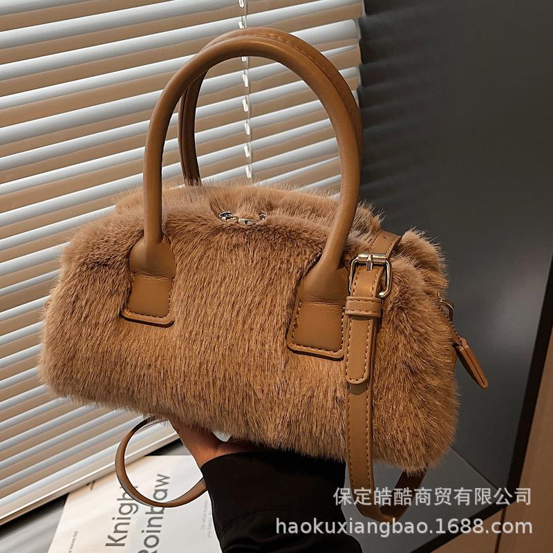 Premium plush handbag women's 2025 new fashion autumn and winter plush bag versatile niche shoulder messenger bag