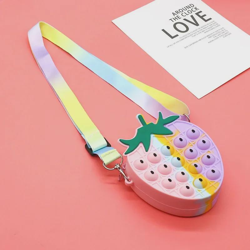 

Детская силиконовая сумка через плечо с фруктовой тематикой - дизайн клубники, ананаса, авокадо